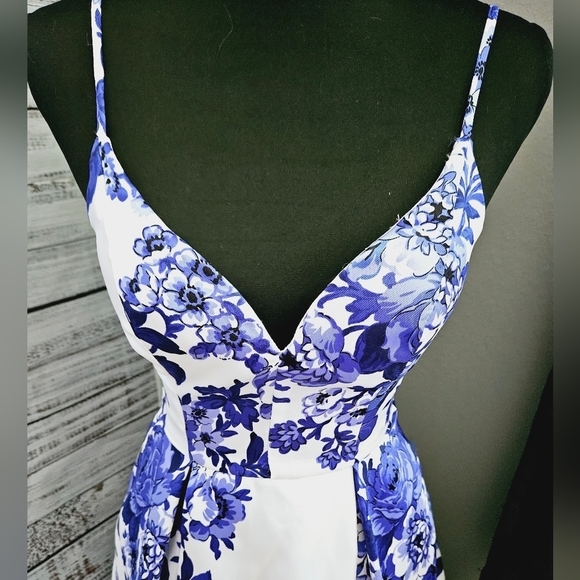 Stunning Windsor Floral Dress/ Gown - Picture 3 of 15